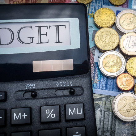 Dette publique et stabilité financière : Giovanni Ricco éclaire les enjeux du TPI dans L’Express